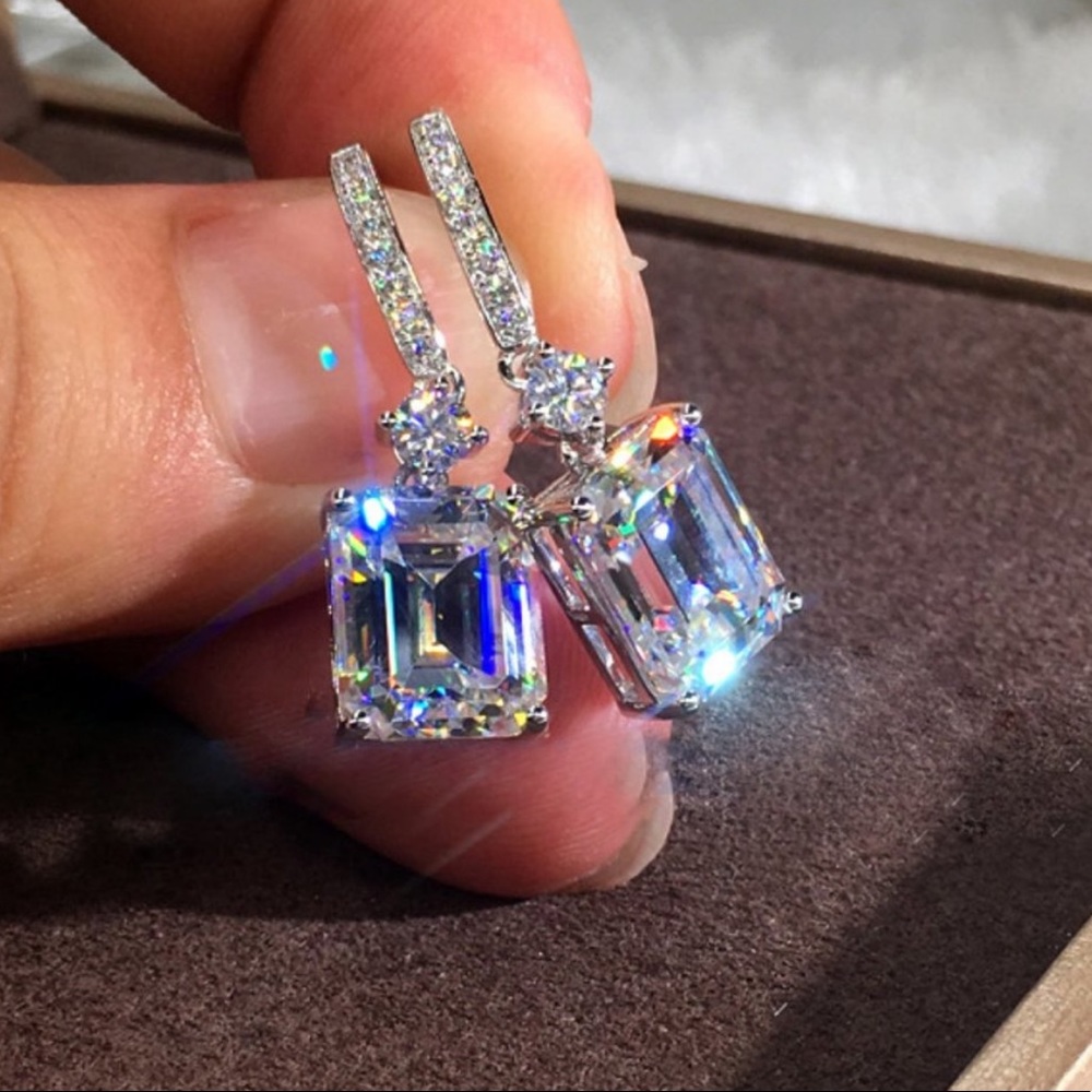 NEW 18K WHITE GOLD RADIANT DIAMOND DROP EARRINGS